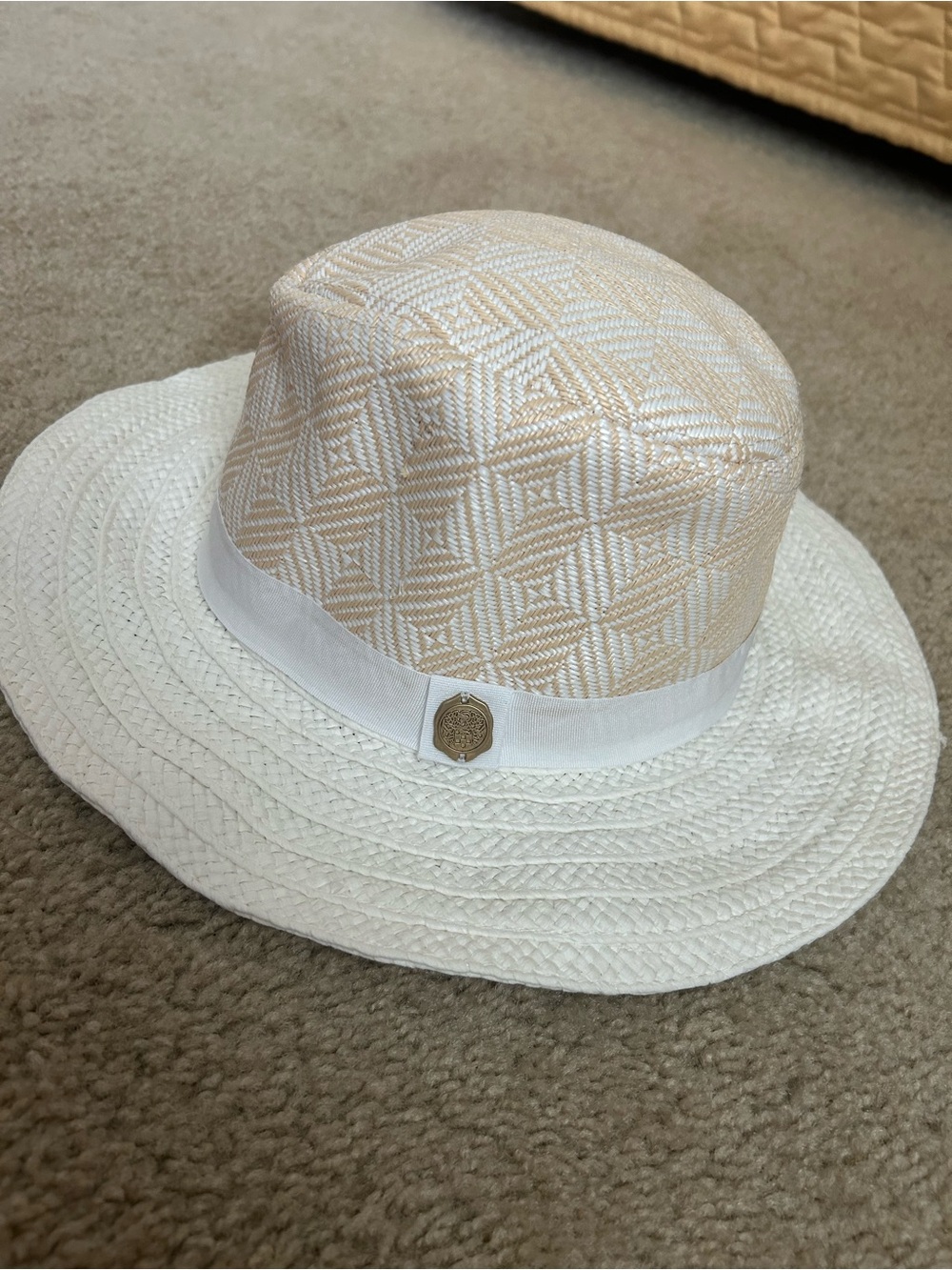 Vince Camuto Two-Tone Woven Sun Hat - Beige and White
